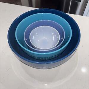 Tabletops Gallery Hobnail 4-Piece Blue Pallet Stoneware Nesting Mixing Bowls